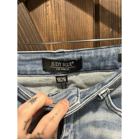 Judy Blue Mid Rise Destroyed Tinted Wash Cropped Straight Leg Jean 88512 Sz 9/29 - Picture 6 of 7